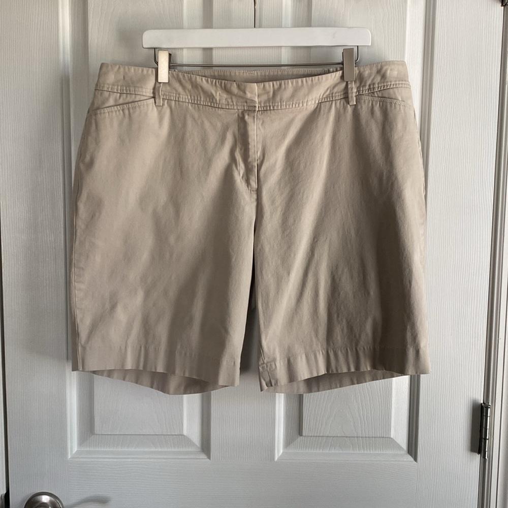 Talbots Womens Perfect Fit Chino Shorts in Khaki Size 18WP